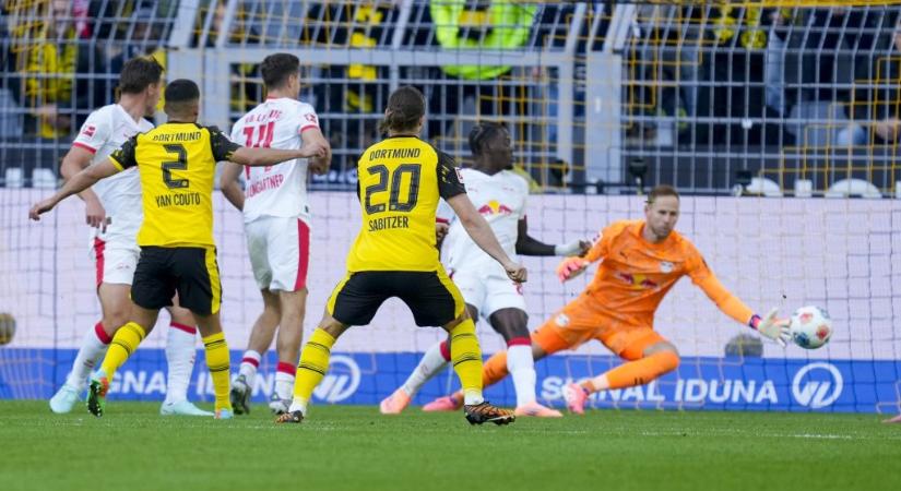 Gulácsi irtó peches gólt kapott a Bundesliga-rangadón