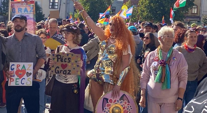 Balhé a Pécs Pride-on: megállították a felvonulást, de végül továbbmehettek (GALÉRIA, VIDEÓ)