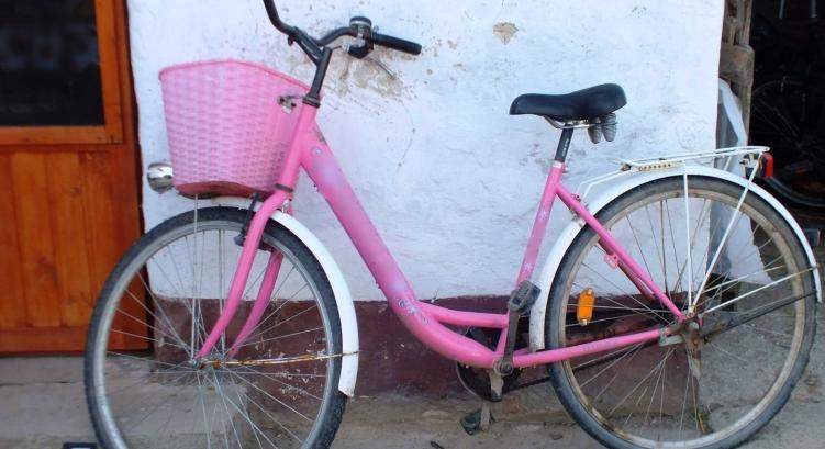 Rózsaszín, lopott biciklivel ment betörni egy biharnagybajomi férfi