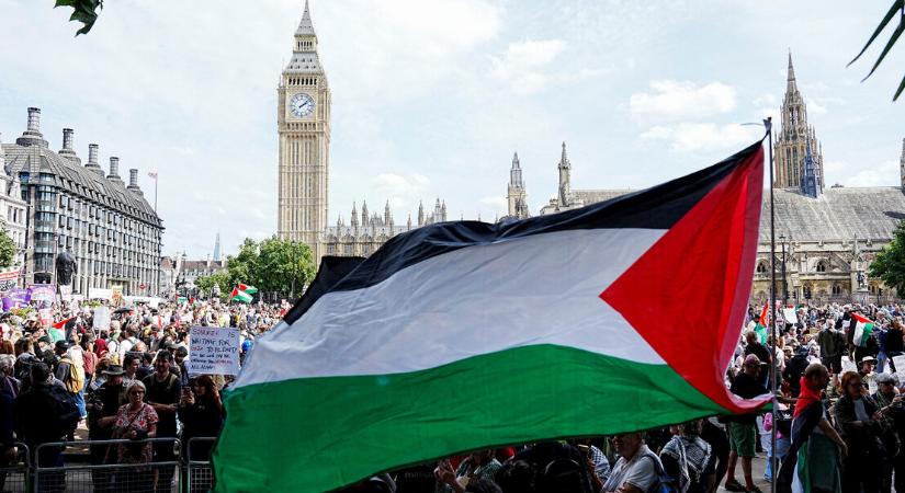 Felfordulás a briteknél – Palesztinpárti tüntetéseket tartottak Londonban, több embert őrizetbe vettek