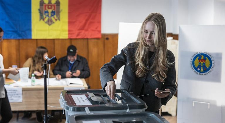 A világ szeme láttára próbált Putyin bekebelezni egy újabb országot