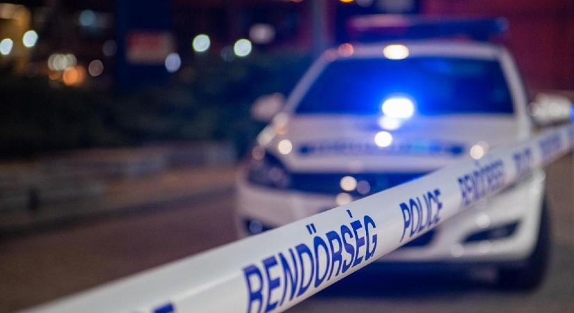 Brutális támadás az utcán: Ütötték, rúgták a férfit a tinédzserek