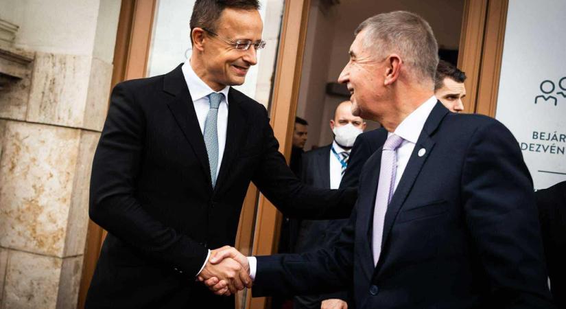 Szijjártó Péter: Hamarosan újraéled a V4