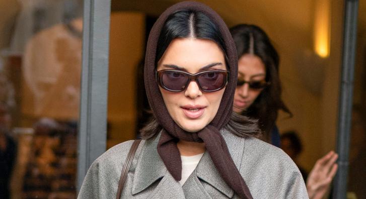 Kendall Jenner ismét divatba hozza a nagyi fejkendőjét