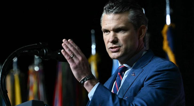 Váratlanul menesztették az amerikai haditengerészet vezérkari főnökét