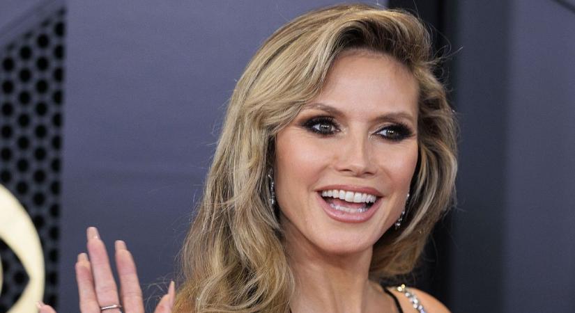 Heidi Klum nem vett fel melltartót az átlátszó ruhája alá