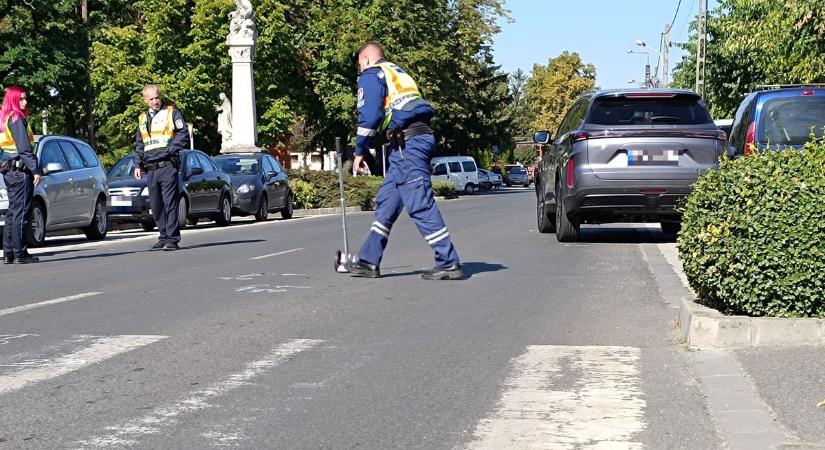A gyalogátkelőn ütötték el a kerékpárját toló idős nőt