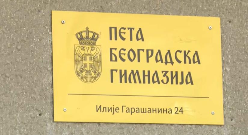 A szülők szerint nem fenyegeti veszély a belgrádi gimnázium igazgatóját