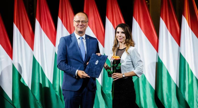 Elismerést vehettek át a vármegyei kormányhivatal kiemelkedő munkatársai