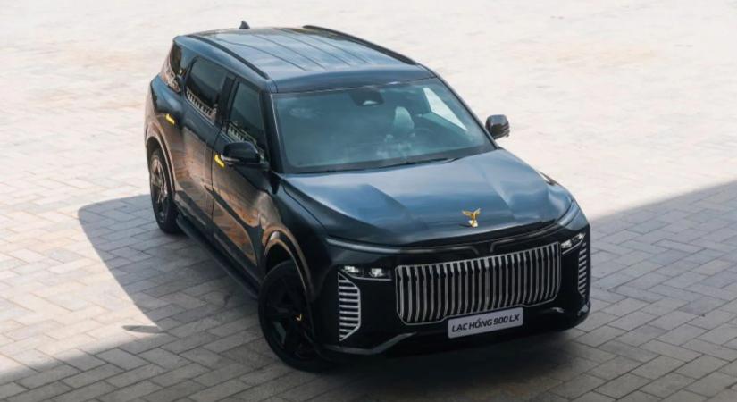 Ezt látni kell: 400 lézerirányítású lövedék sem pusztította el a páncélozott luxus-SUV-ot
