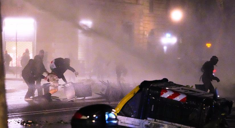 Rómában egy pápai bazilika előtt csaptak össze a tüntetők a rendőrökkel
