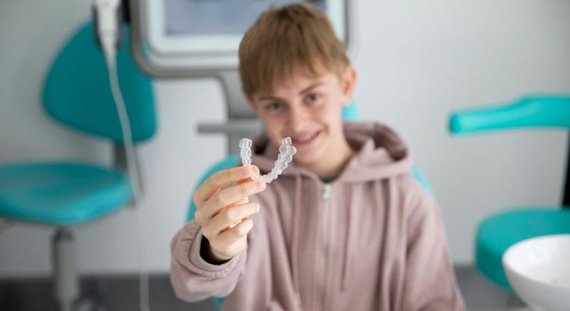 Így jár támogatás a fogszabályzásra a gyerekeknek