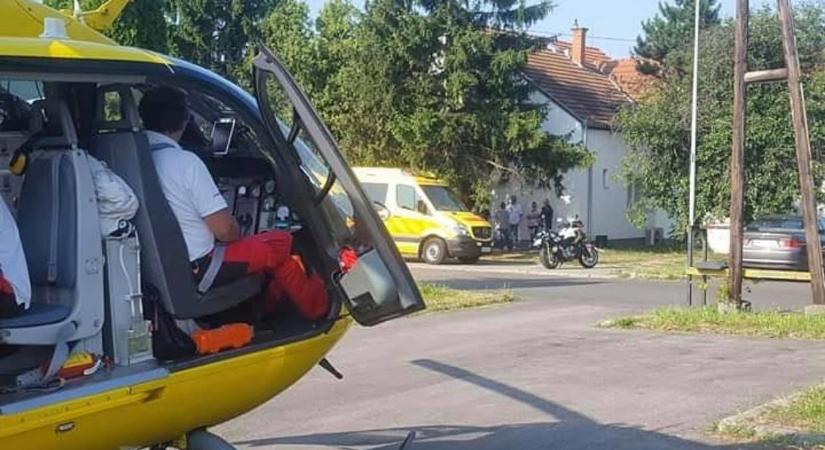 Dráma az ürömi szüreti fesztiválon: 9 ember sérült meg, miután kiszakadt egy lovasszekér kereke, mentőhelikopter is érkezett a helyszínre