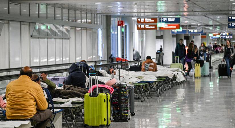 A légiforgalom több órás felfüggesztése után ismét megnyílt a vilniusi repülőtér