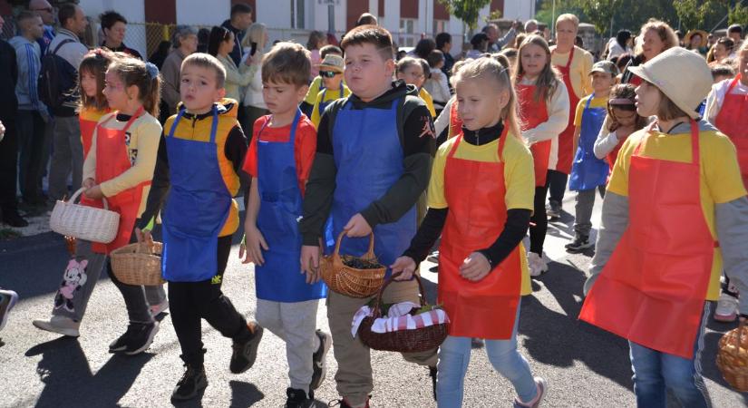 Vénasszonyok nyara és közösségi varázs – az Őszi Fesztivál újra megtöltötte Újdombóvárt (galéria)