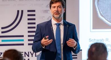 Peták István AI-alapú innovációja forradalmasítja a személyre szabott rákkezeléseket