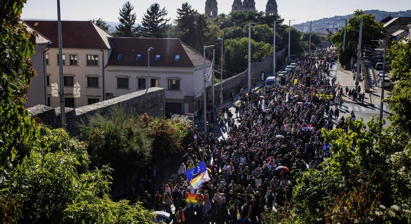 „Én elfogadom a homofóbiát, csak csinálják a négy fal között” – Riport az eddigi legnagyobb Pécs Pride-ról