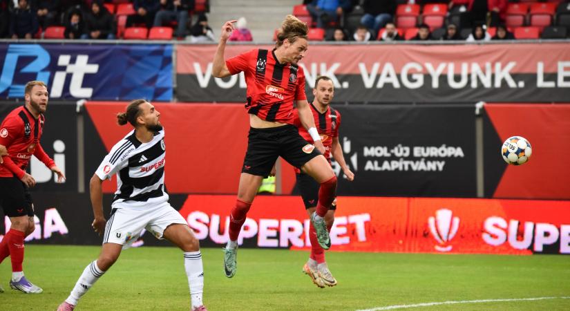 Trianonnal provokáltak a román szurkolók a Csíkszereda meccsén