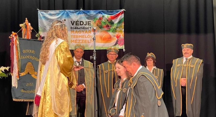Különleges lovagok érkeztek a hajdú-bihari városba!