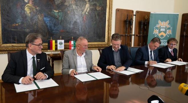 Tovább bővül a BMW Group Gyár Debrecen és a Debreceni Egyetem stratégiai együttműködése