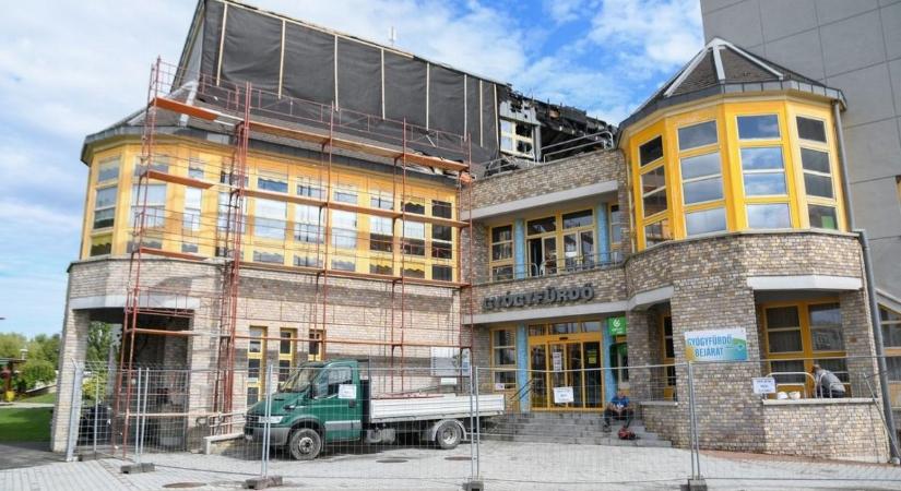 Útlezárás az épülő fürdőnél
