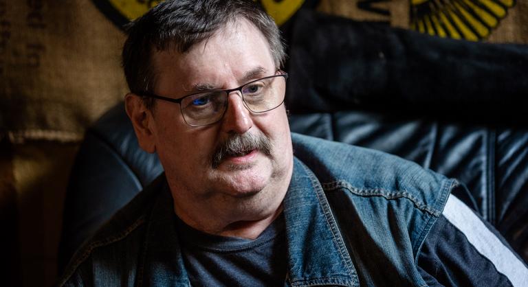 A pornó a múlté, ebből él most Kovács „Kovi” István