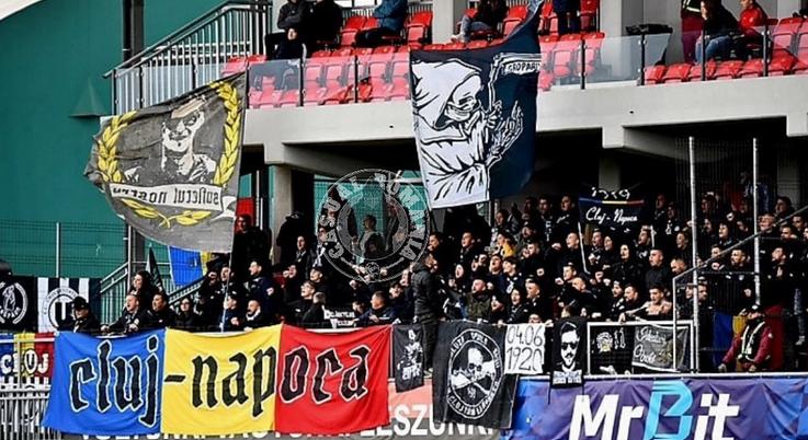 Ismét magyarellenes provokáció a Csíkszereda meccsén, molinóval üzentek a román szurkolók - fotó