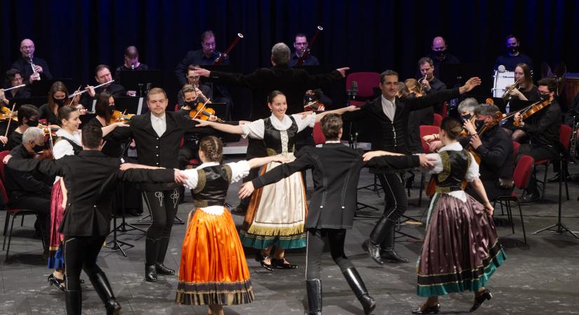A magyar kultúrát ünneplik a szimfonikusok és a táncosok