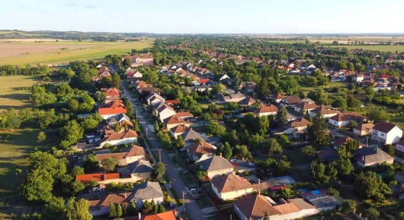 Ezt kapni Pesttől 40-50 percre egy belvárosi lakás áráért