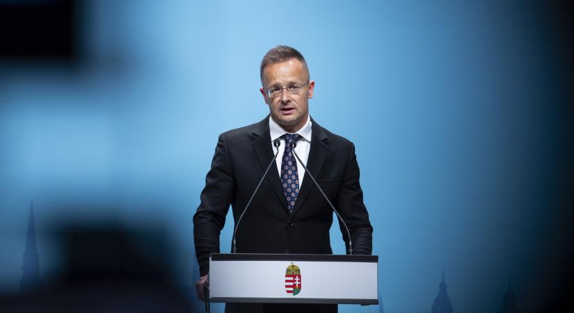 Szijjártó Péter: a folyosókon egyre többen súgják oda, velük értenek egyet