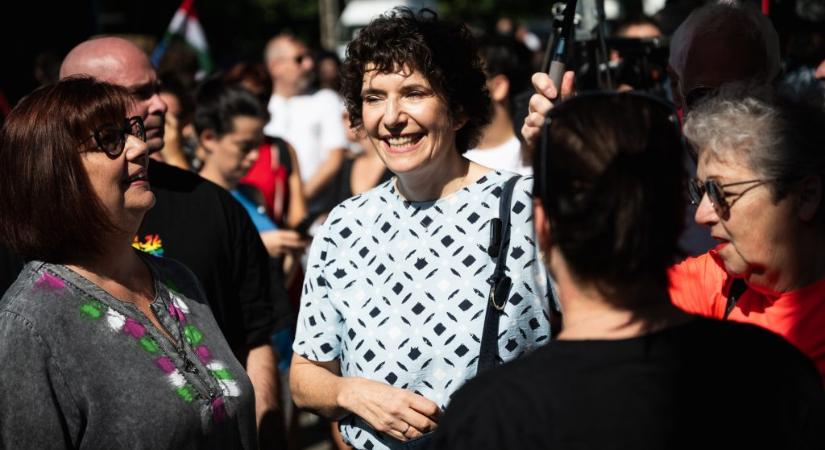 Dobrev Klára bemutatta a DK mind a 106 képviselőjelöltjét