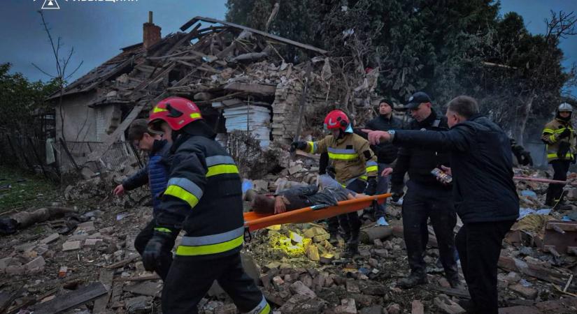 Lemberget és a megyét a háború eddigi legnagyobb orosz légicsapása érte, a támadásban 78 drón és 12 rakéta vett részt