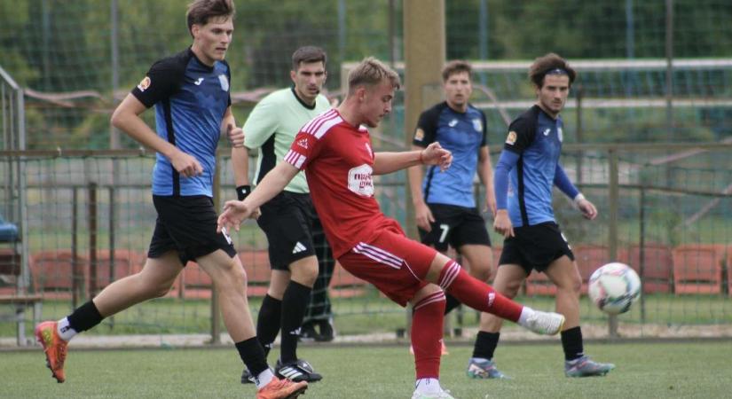 Megáll az ész! A Kisvárda meccsén még az edzőt is kiállították