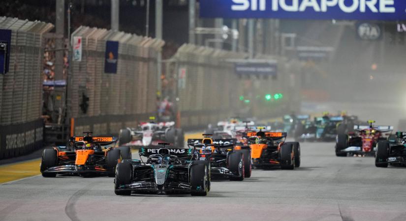 Russell rajt-cél győzelmet aratott Szingapúrban, világbajnok a McLaren