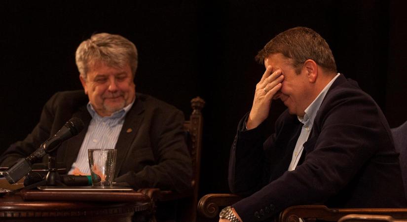 24 oldalas zsebkönyvben magyarázza az Orbán-kormány 16 évének eredményeit a CÖF-CÖKA