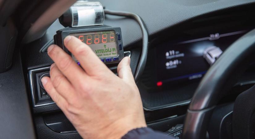 Volt, akiket ért meglepetés! Taxisokat, vendéglátóhelyeket ellenőrzött a fogyasztóvédelem Hajdú-Biharban is