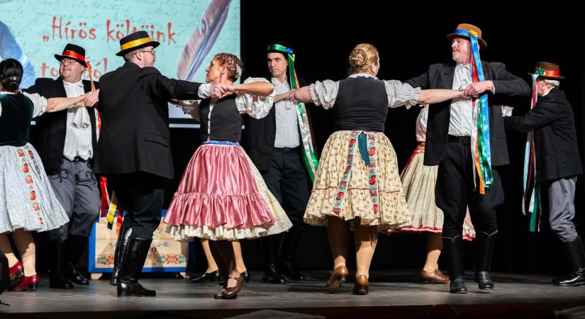 Egész évben ropják a szenior néptáncosok