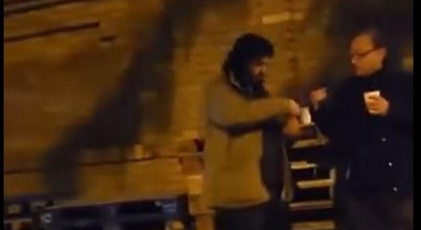 Kólával melegít Puzsér, az álhírgyártók találkozójának főszervezője! Nem, nem az innivalóval – videó