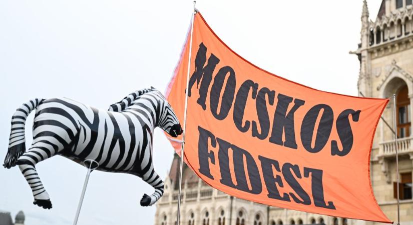Puzsérék tüntettek már idén a Kossuth-téren