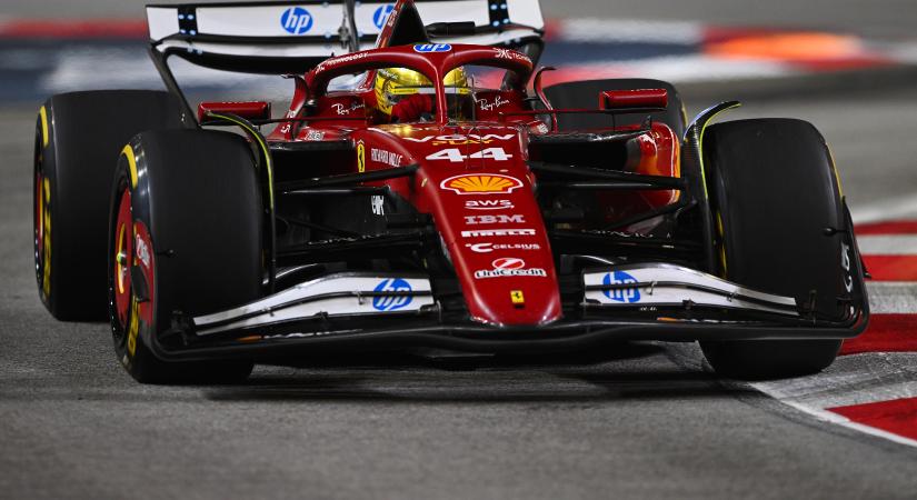 F1: Megbüntették Hamiltont a szingapúri futam után