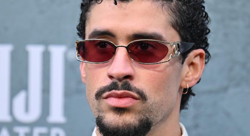 Bad Bunny reagált az Egyesült Államok belbiztonsági miniszterének fenyegetésére, miszerint a bevándorlók maradjanak távol a Super Bowltól