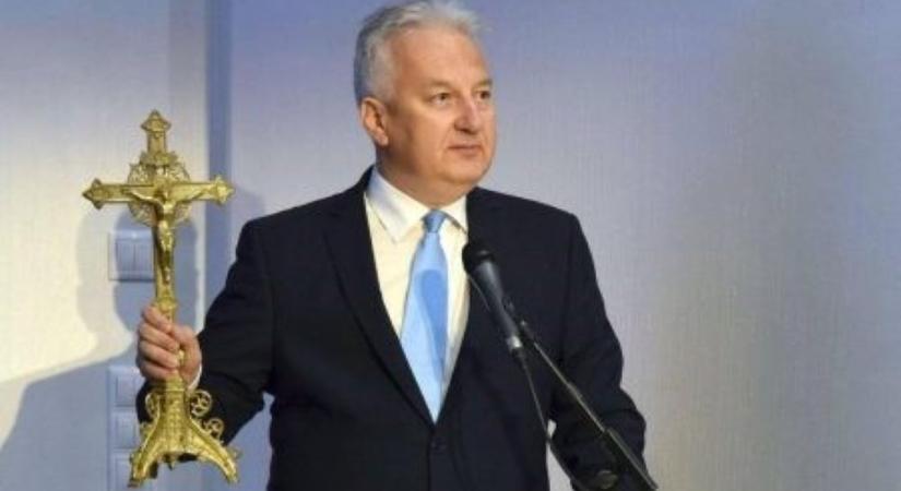 Egy KDNP-s meglepően kemény kritikája után Semjén Zsoltot elkezdte érdekelni a gyermekvédelem