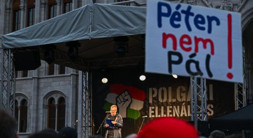 Pajor Tamás: A hatalom szájában a legszentebb szó is salakanyag díszdobozban