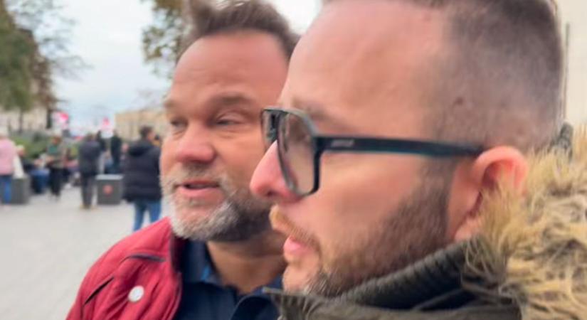 „Szívem, nem vagy abban a tudásállapotban": Aranyosi Péter fogta magát, izomból rámarkolt a férfi riporter fenekére, majd megpróbálta ellökni őt (VIDEÓ)