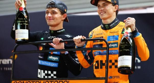 Russell nyert, bajnok a McLaren – vasárnapi F1-es hírek és sztorik