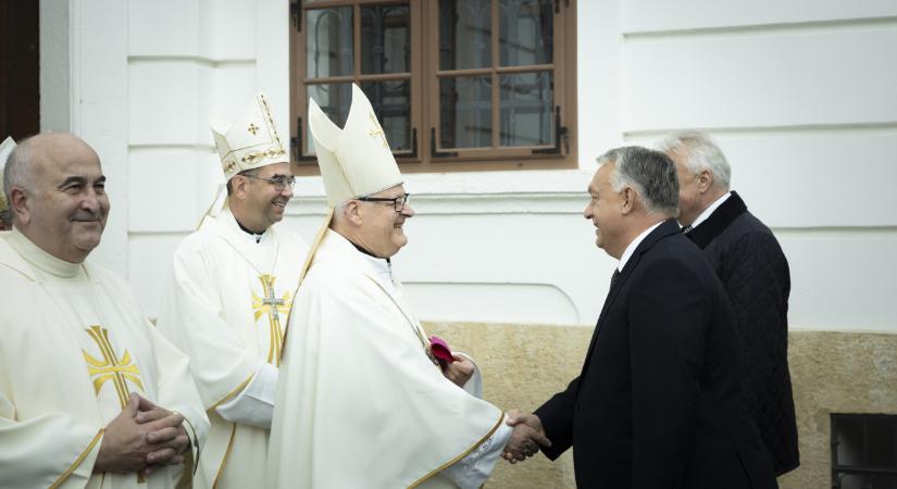 Orbán Viktor: az egyházaink ellen agitáló félbolondok ismét feltünedeztek