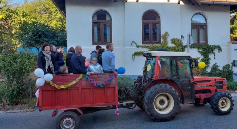 Traktoros szüreti felvonulással ünnepeltek Lovason (galéria)