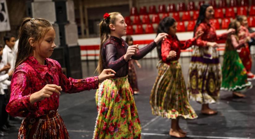 A roma közösség legnagyobb ünnepe zajlik Szekszárdon