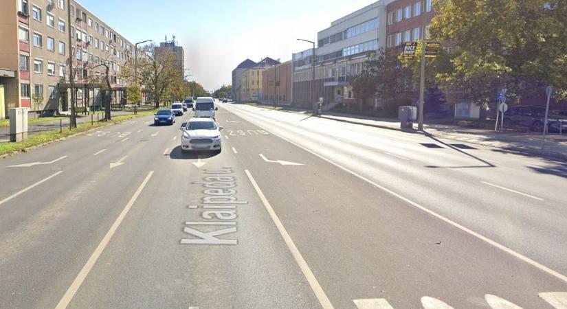 Autóból lőttek egy nőre Debrecenben, a támadók elmenekültek – videóval