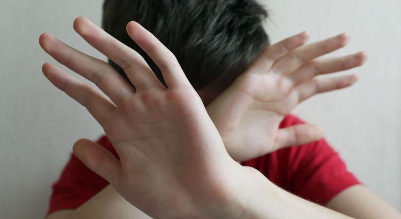 Családon belüli erőszaktól az alkotásig – interjú Vámos Tibor kecskeméti íróval